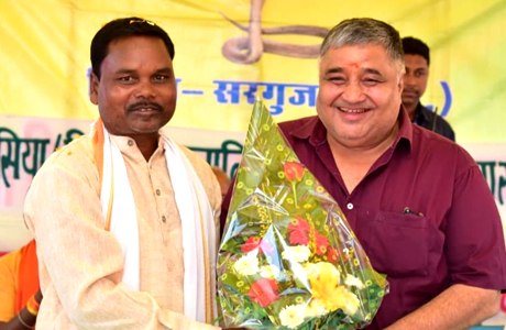 लोकगीत, लोकनृत्य और परंपराओं को नई पीढ़ी तक पहुंचाना हम सभी का दायित्व