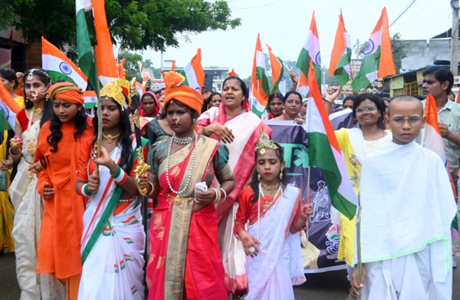 मंत्री लक्ष्मी राजवाड़े के नेतृत्व में सूरजपुर जिले में निकलीं भव्य तिरंगा यात्राएं