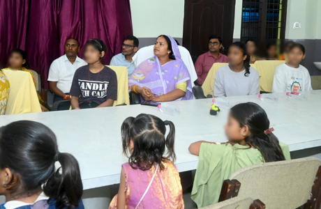 महिला बाल विकास मंत्री ने बालिका गृह की बेटियों के साथ सुनी ‘मन की बात’