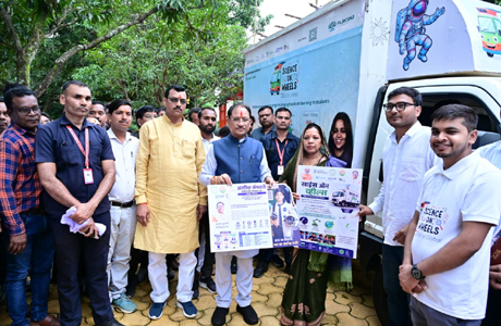 ‘साइंस ऑन व्हील्स’ को हरी झंडी, स्कूलों तक पहुंचेगी चलती-फिरती विज्ञानशाला