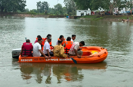 बाढ़ आपदा से निपटने की तैयारियों को परखा, रामगढ़ में मॉक ड्रिल