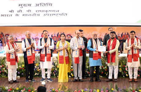 एम्स दीक्षांत : डिग्री से ज्यादा मूल्यवान होंगी जिम्मेदारियां : उपराष्ट्रपति