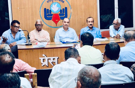 पेंशन बंदी से अनुदानित महाविद्यालयों के वर्तमान एवं पूर्व कर्मचारी संकट में