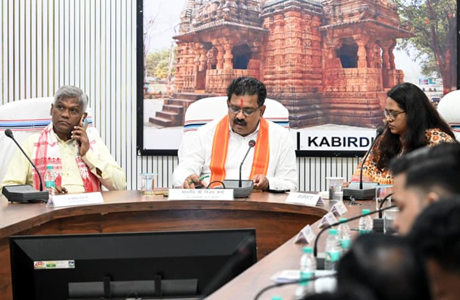 पशु संरक्षण एवं उपचार व्यवस्था पर उपमुख्यमंत्री ने ली गौ सेवकों की बैठक