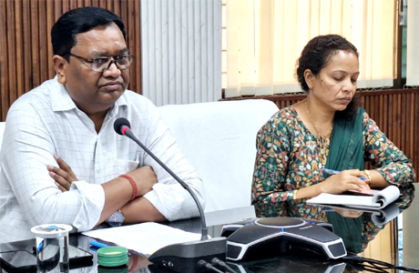 आंध्र और तेलंगाना से लौट रहे परिवारों का संवेदनशीलता से करें पुनर्वास-कमिश्नर बस्तर