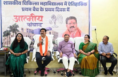 डॉक्टर बनकर समाज की सेवा करना हो असली लक्ष्य - विजय शर्मा