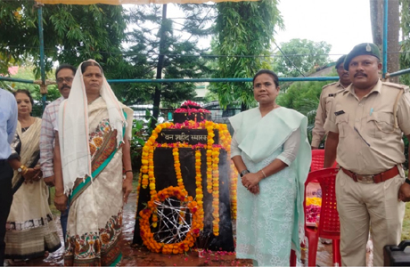 राष्ट्रीय वन शहीद दिवस पर बस्तर में वीर वन शहीदों को भावभीनी श्रद्धांजलि