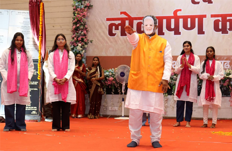 नमो सेवा-अनकही कहानियां : विद्यार्थियों ने मोदी की सेवा यात्रा का किया मंचन