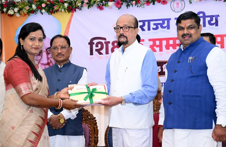 AI युग में मार्गदर्शक बनें शिक्षक, तकनीक का विवेकपूर्ण उपयोग सिखाएं : राज्यपाल