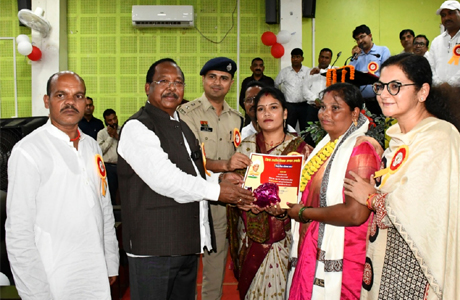 शिक्षक एक पूरी पीढ़ी के चरित्र और सोच का निर्माताः रामविचार नेताम