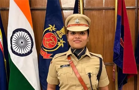 माता-पिता का साया हटा, दादी भी चल बसी, चाचा के भरोसे बनी IPS