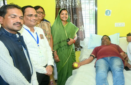 रक्तदान से जरूरतमंदों को मिलता है जीवन का संबल : मंत्री श्रीमती राजवाड़े