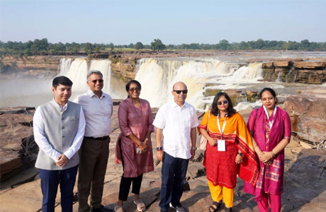 चित्रकोट की खूबसूरती और बस्तर की लोक-संस्कृति ने मोहा सैलानियों का मन
