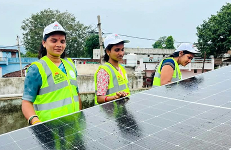 द्वीप्ति योजना से छत्तीसगढ़ की 801 सोलर दीदियां बना रहीं अपनी पहचान