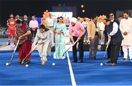 देश में खेलों को बढ़ावा देने के लिए बड़े पैमाने पर हो रहा आयोजन - डॉ. खड़से