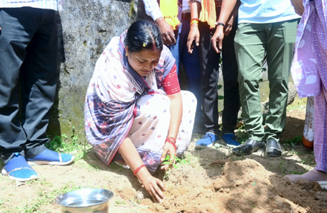 सेवा संकल्प में जनभागीदारी को बढ़ावा दे रहीं मंत्री लक्ष्मी राजवाड़े