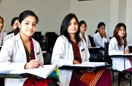 सरकार ने MBBS की फीस बढ़ाई, निजी मेडिकल कालेज का दिया हवाला