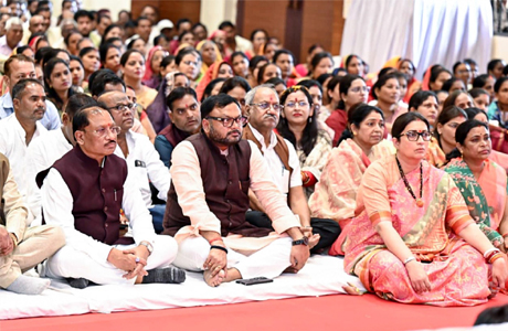 मुख्यमंत्री ने स्मृति ईरानी के साथ सुनी ‘मन की बात’ की 139वीं कड़ी