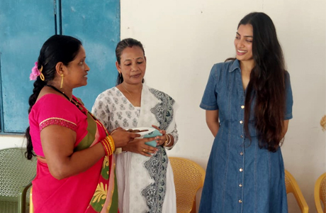 मां दंतेश्वरी के दरबार से आत्मनिर्भरता, रागी लड्डू से लाखों की कमाई