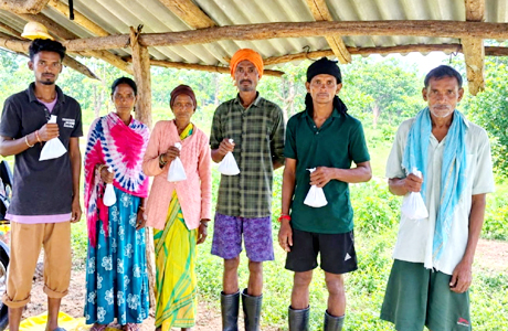 तसर रेशम उत्पादन से ग्रामीणों को मिल रहे आय के नए अवसर